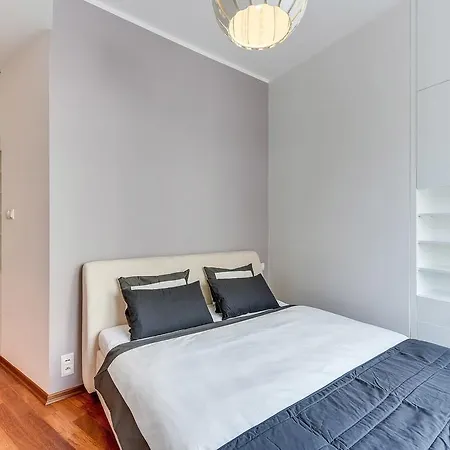 White 76. Srodmiescie 그디니아