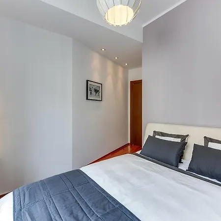 White 76. Srodmiescie アパート *