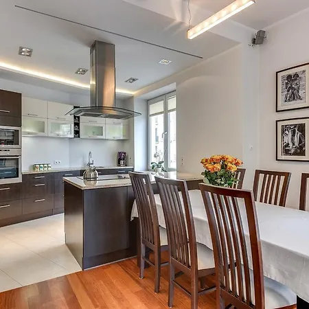 White 76. Srodmiescie グディニャ