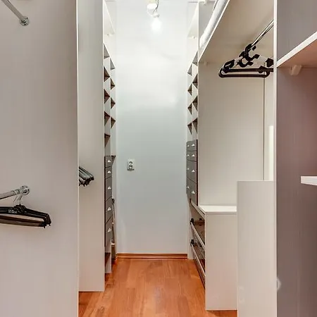 White 76. Srodmiescie 아파트 *